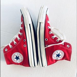 Convers all stars high top size 7 woman 5 men